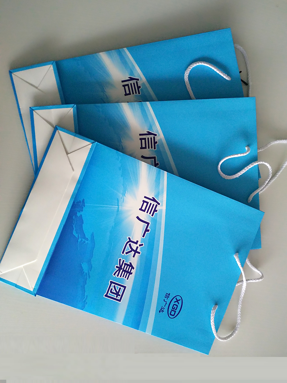河南信廣達人力資源集團畫冊手提袋設(shè)計